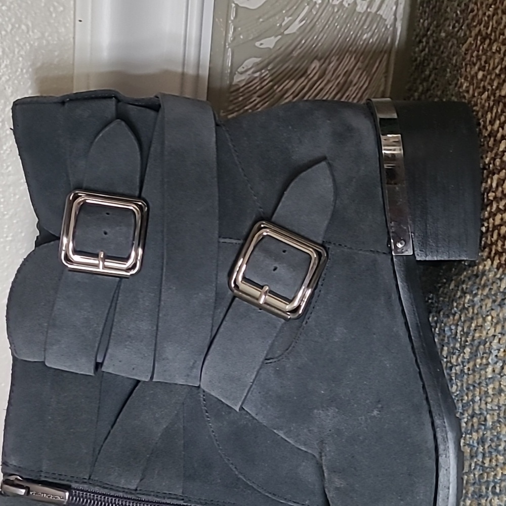 Vince Camuto Webey Ankle Boots Sz  6